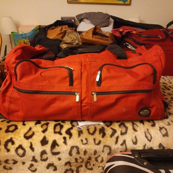 Rockland Rolling Duffel Bag, Red, 36-Inch Red Bag Weekender Travel Luggage - Picture 4 of 4